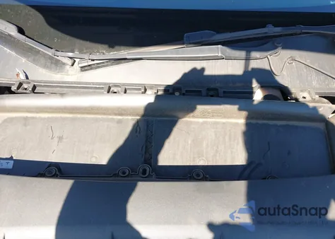 2022 Tesla Model Y Long Range Dual Motor All-Wheel Drive z USA, uszkodzony, nr VIN 7SAYGDEE1NF438239